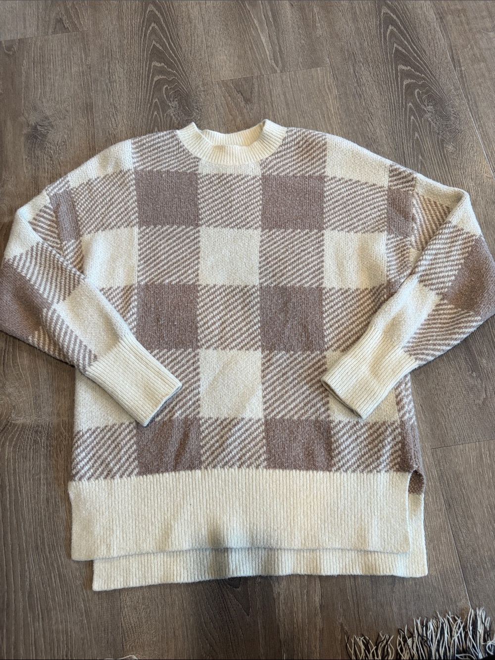 Abercrombie & Fitch Cream and Beige Plaid Crewneck Sweater